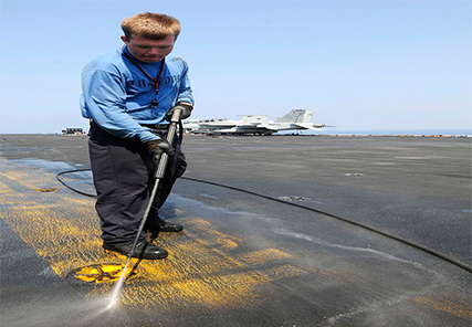 高温高压清洗机清洗飞机表面的注意事项